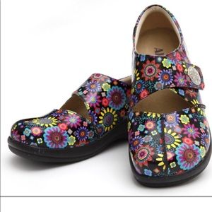 Alegria Kaitlyn Black Pinwheel Professional Shoes